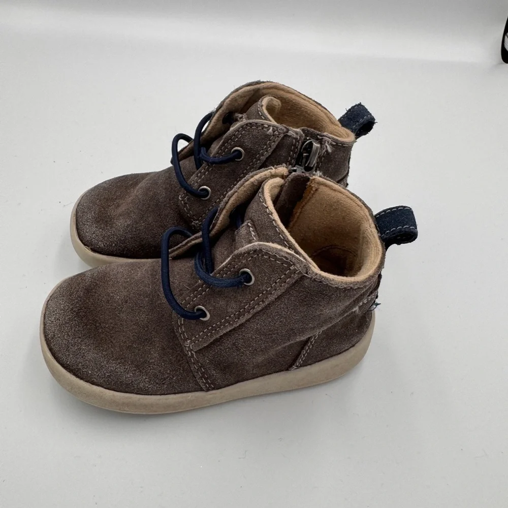 UGG Boys Girls Baby Size 4 / 5 Kids Brown Winter Boots Shoes